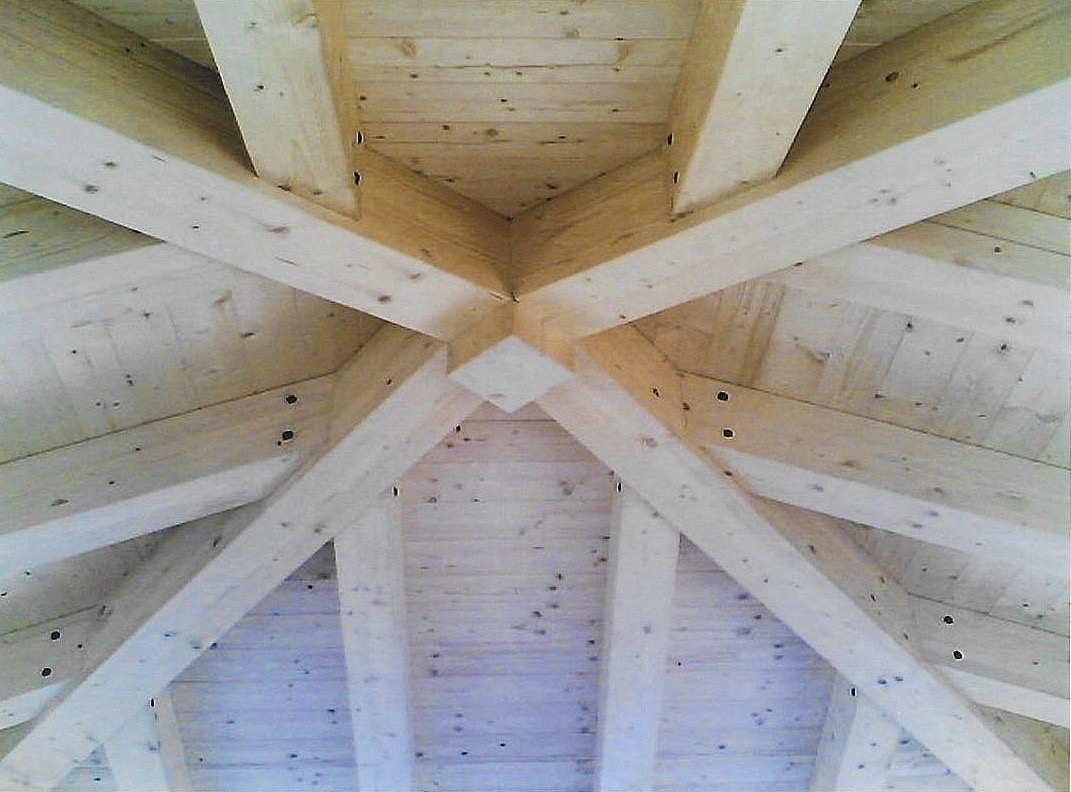Tetto in legno realizzato da Papaj