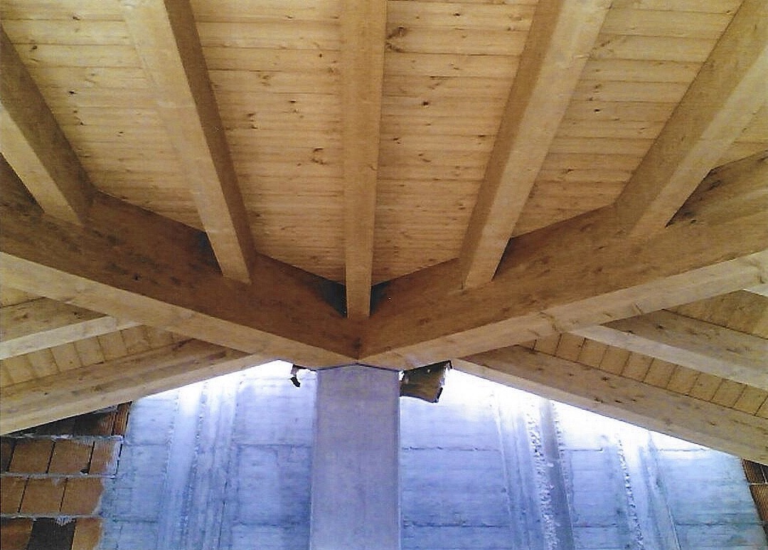 Tetto in legno realizzato da Papaj