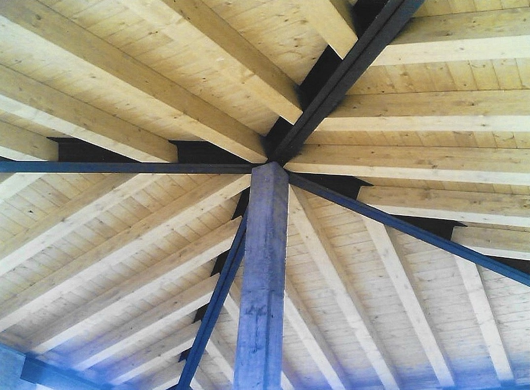 Tetto in legno realizzato da Papaj